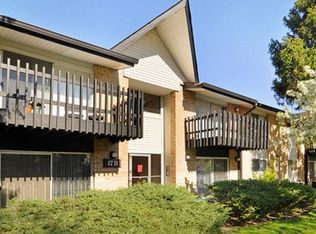 17 Kingery Quarter #B, Willowbrook, IL 60527