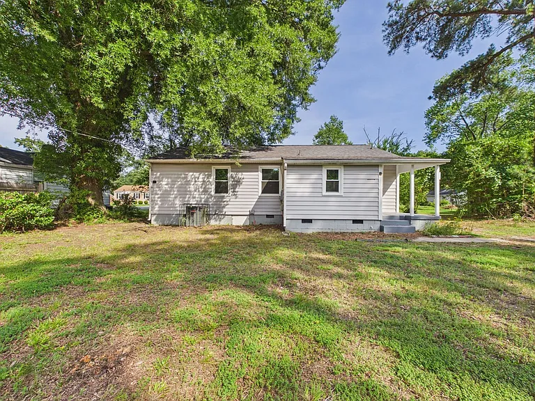 1124 Hollister Ave — Photo 4