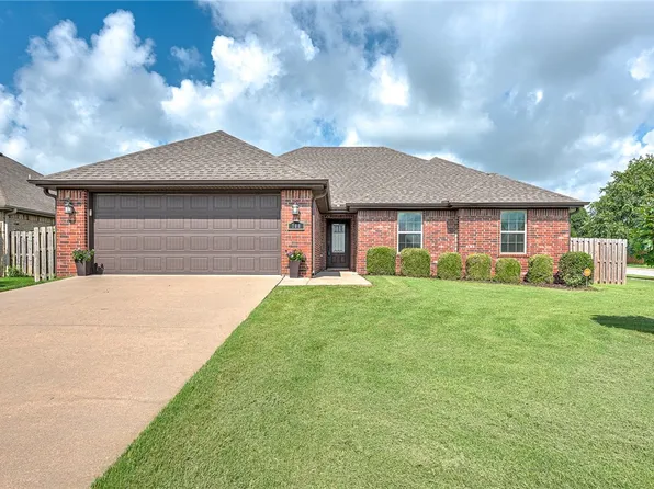 700 SW Arch St, Bentonville, AR 72712