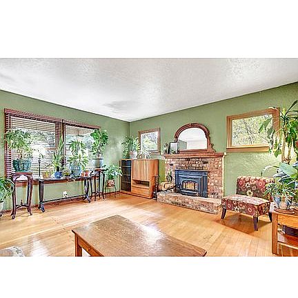 5th image of 275 20th St NE