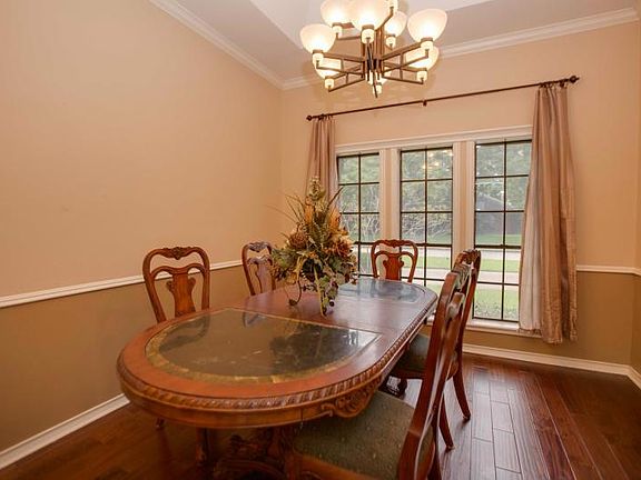4th image of 5913 Woodmere Dr