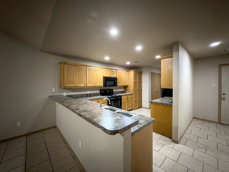 908 N 46th St — Photo 5