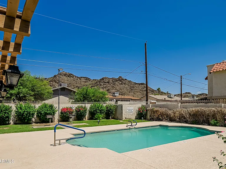 1237 E Lawrence Ln — Photo 25