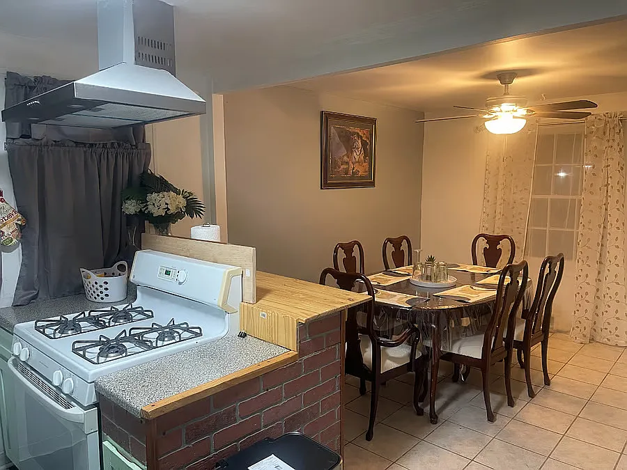 4 bed, 1495 sqft, $2,300 — Photo 1