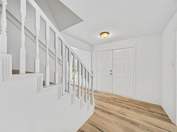 4th image of 1627 Earl Of Dunmore Ln