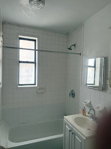 1st image of 2964 Perry Ave APT 3F