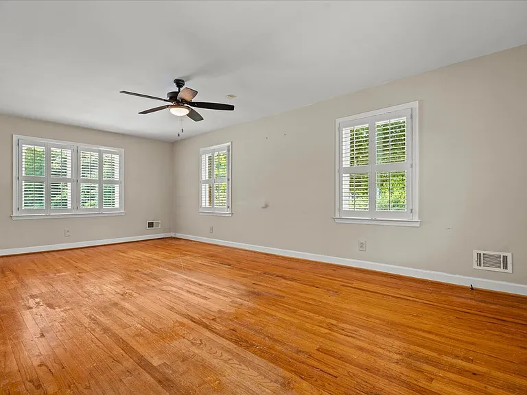 726 Wisteria Dr — Photo 8