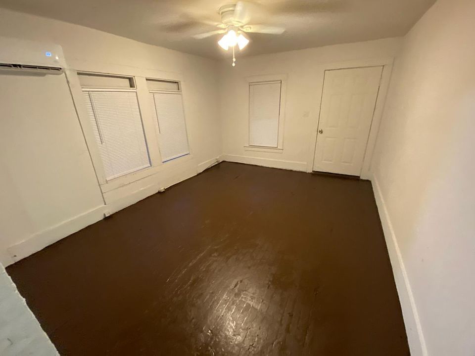 1st image of 2620 W Lloyd St