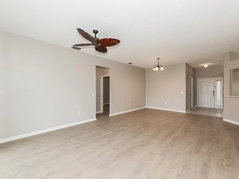 944 Springwood Cir — Photo 3