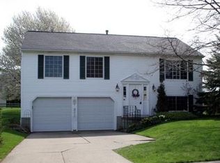 1120 Waterbury Dr, Medina, OH 44256