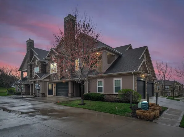 16019 Fontana St Unit 230, Stilwell, KS 66085