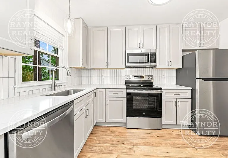 2102 W Knox St #A — Photo 5