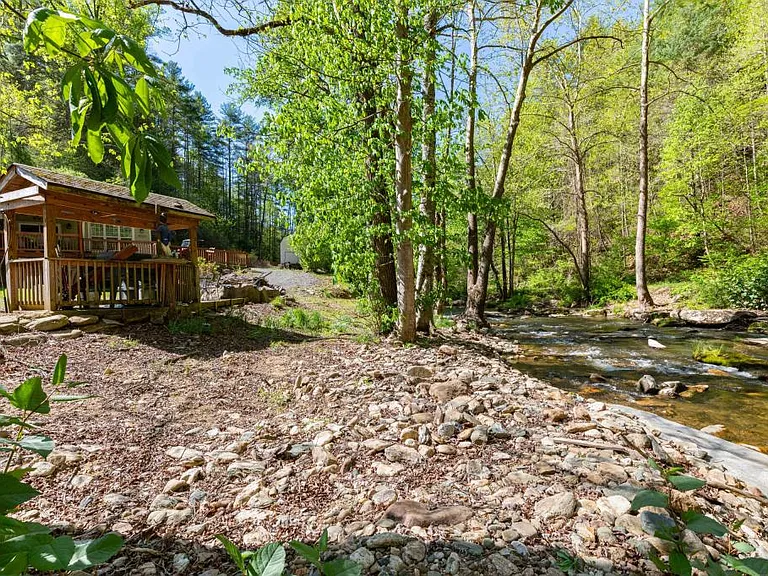 9228 Big Laurel Rd — Photo 20