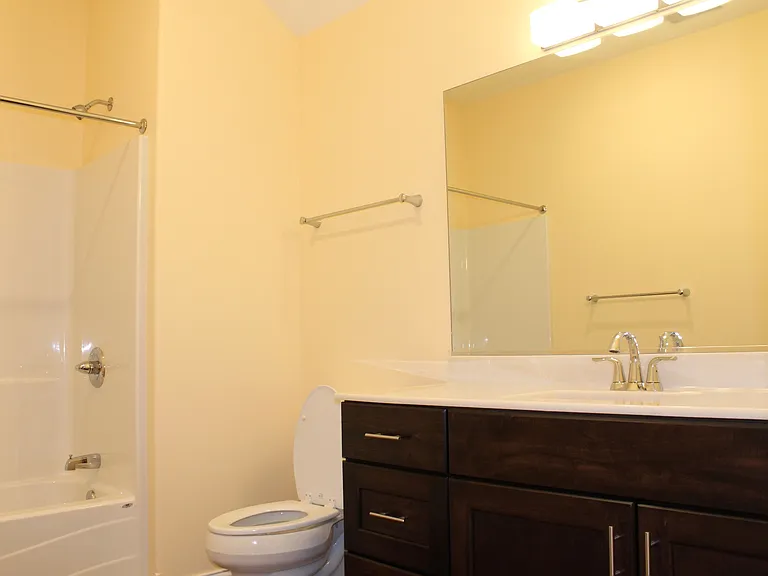 708 W Green St — Photo 4
