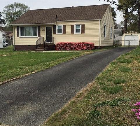 2nd image of 2322 Lenora Ln