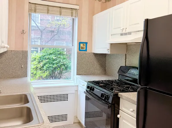 915 East 17th Street image 5 of 12