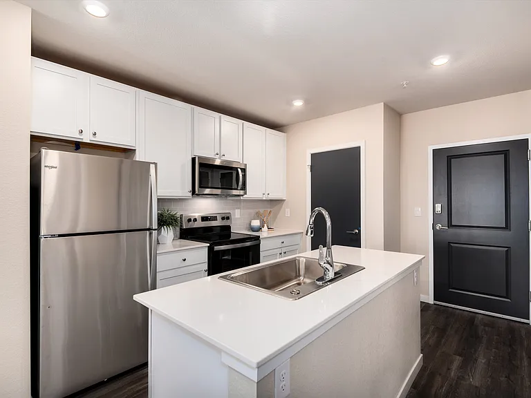 WestEdge Apartments — Photo 41