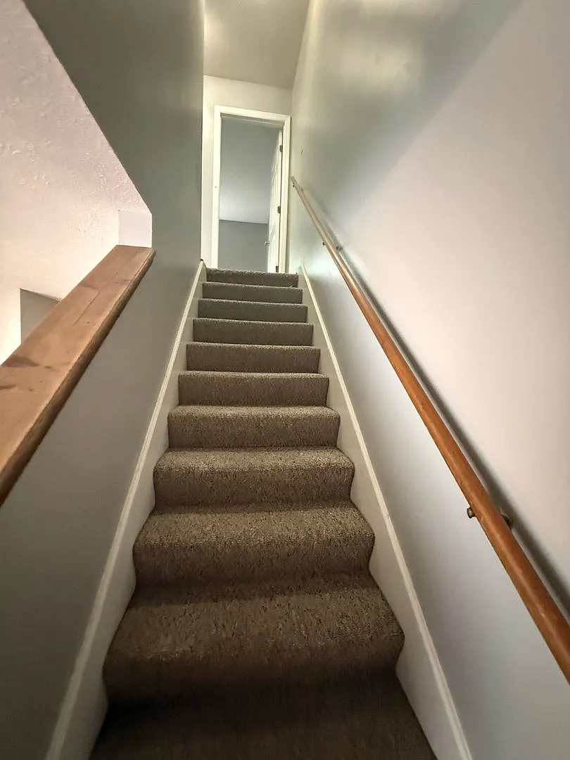 **2050 Clover Court** — Photo 3
