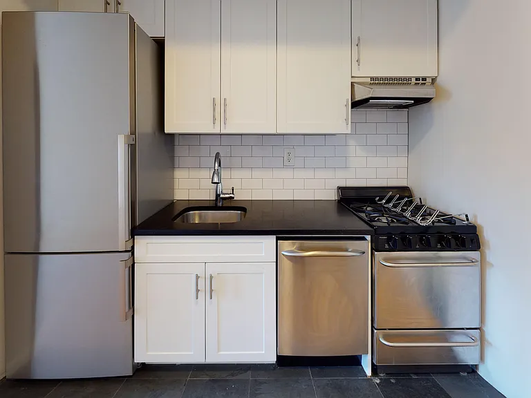 1483 1st Ave #3E — Photo 4