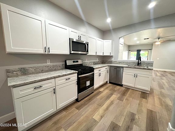 5th image of 6664 S Stratosphere Ln