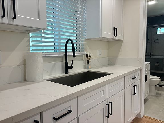 5th image of 1424 E Collins Ave