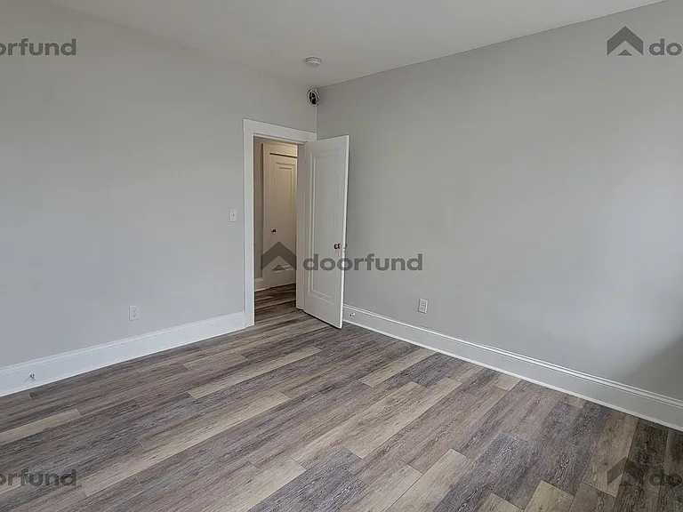 1004 Main St #3 — Photo 2