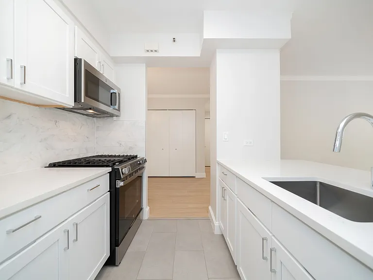 140 Riverside Blvd #402 — Photo 5