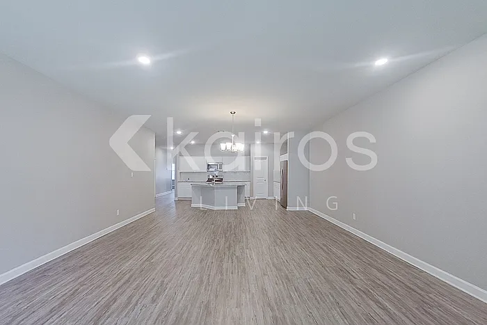 4 bed, 2.0 bath, 2125 sqft, $2,325 — Photo 3