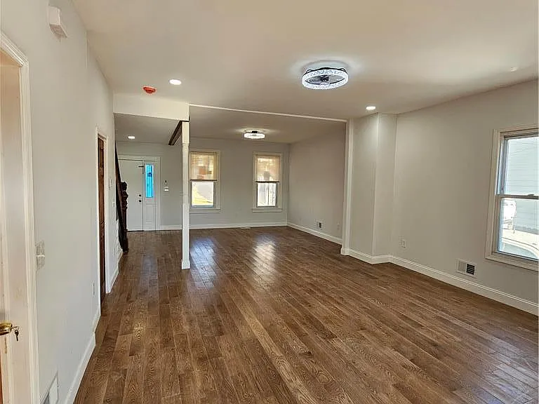 912 Spring Garden St — Photo 2