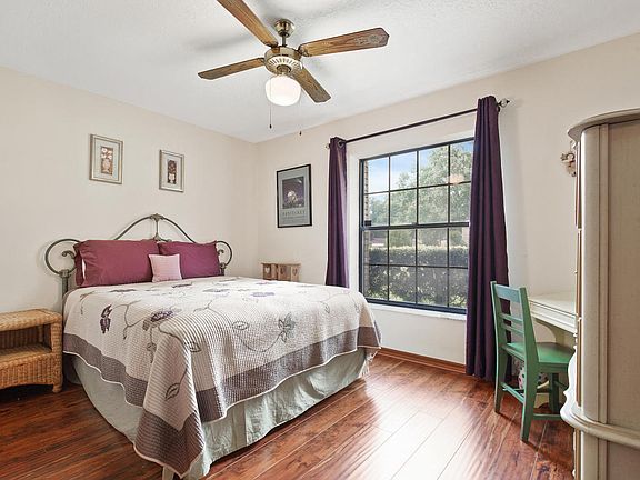 4th image of 2724 NE 32nd Pl
