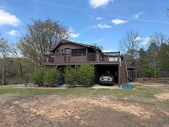 4th image of 417 Old Military Rd
