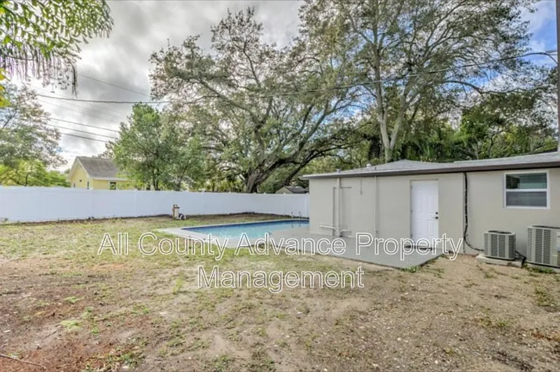 3 bed, 2.0 bath, 1099 sqft, $3,499 — Photo 4