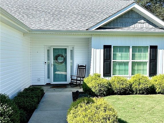 3rd image of 101 Ashwood Ln