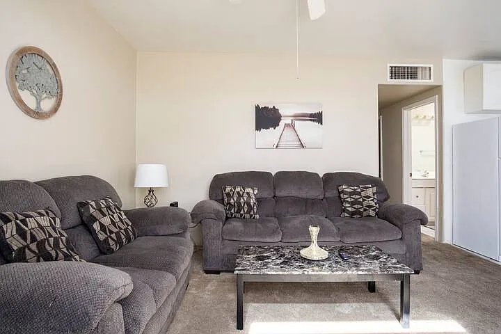 1111 N Camilla Blvd #1 — Photo 2
