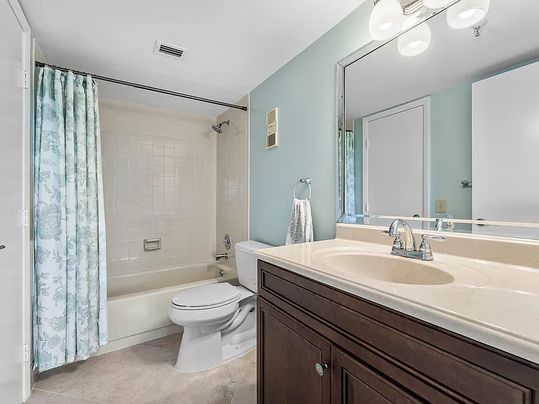7076 Huntington Ln #502 — Photo 12