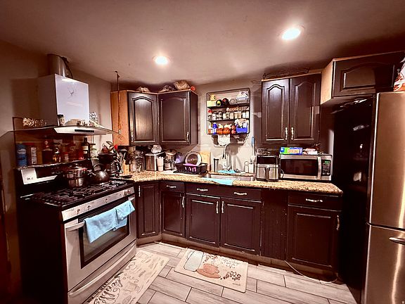 4th image of 235 13th St