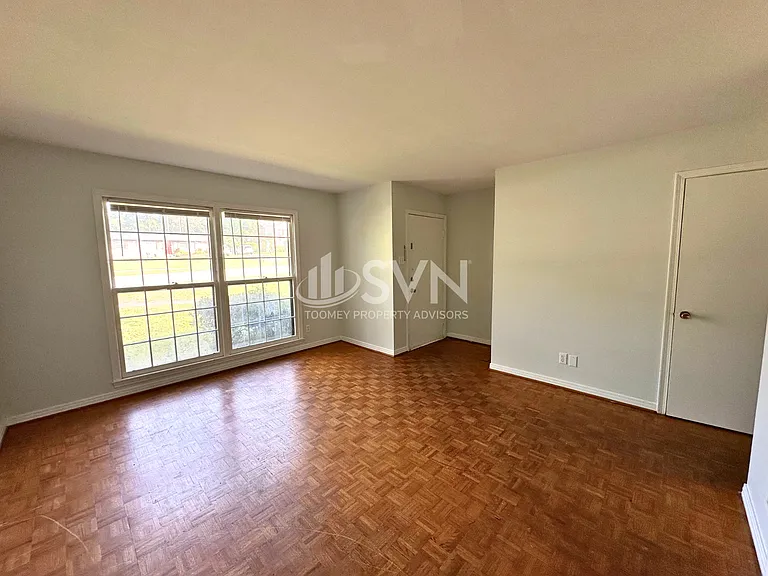 110 Windsor Dr — Photo 6