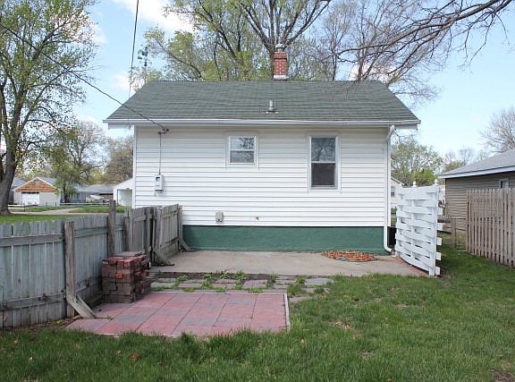 2nd image of 1515 N Huston Ave
