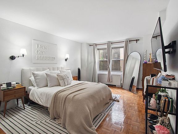5th image of 142 E 16th St APT 5A