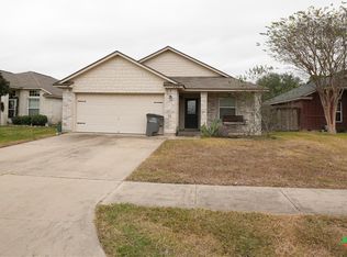 208 Yosemite Dr, Victoria, TX 77904
