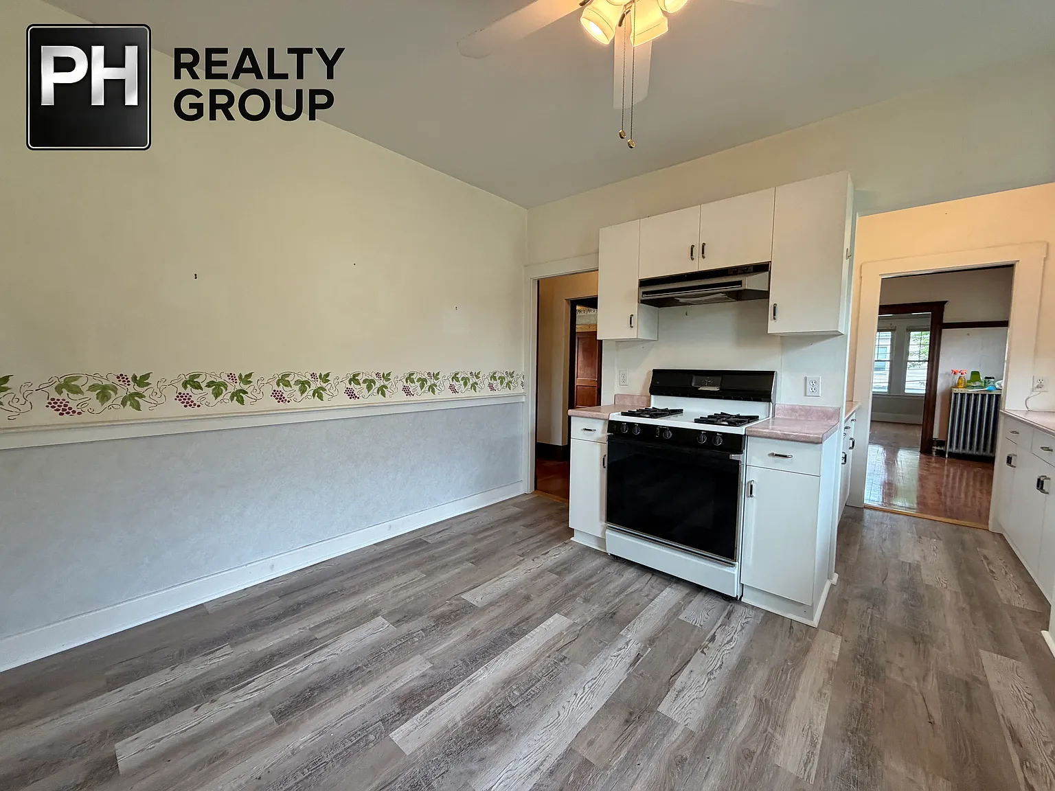 3 bed, 1300 sqft, $3,000 — Photo 2