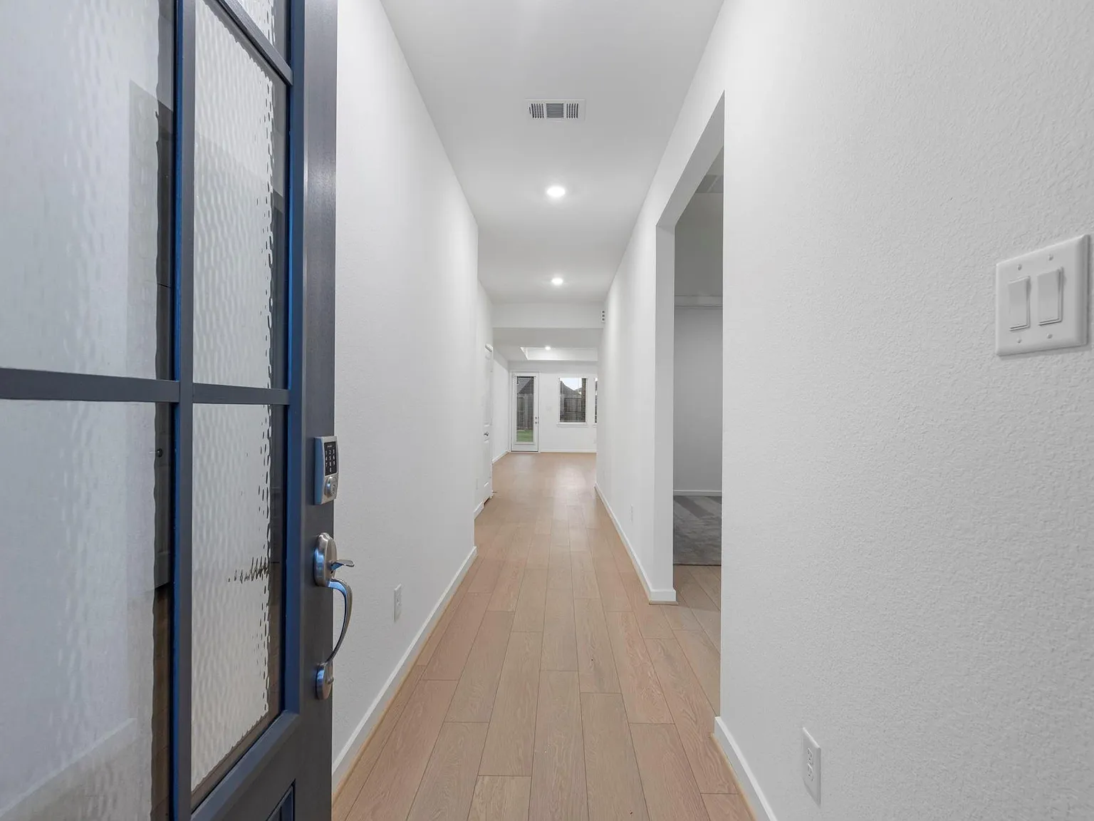 3 bed, 2.0 bath, 1764 sqft, $3,100 — Photo 3
