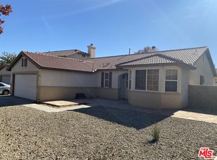 1228 W Holguin St, Lancaster, CA 93534