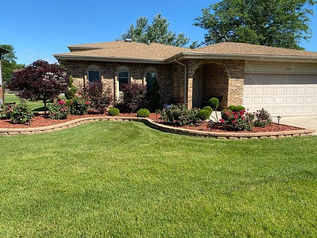1st image of 2820 Lake Park Ct