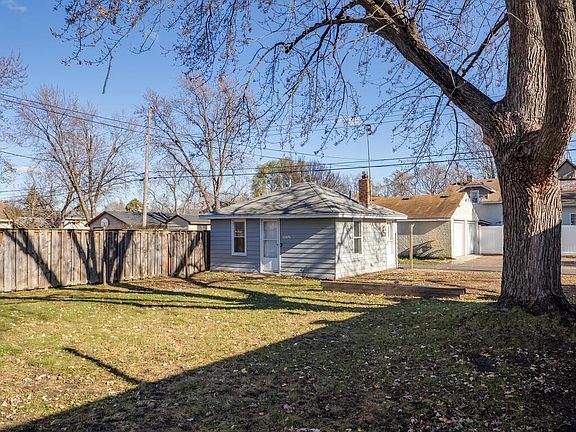 4th image of 5412 Fremont Ave N