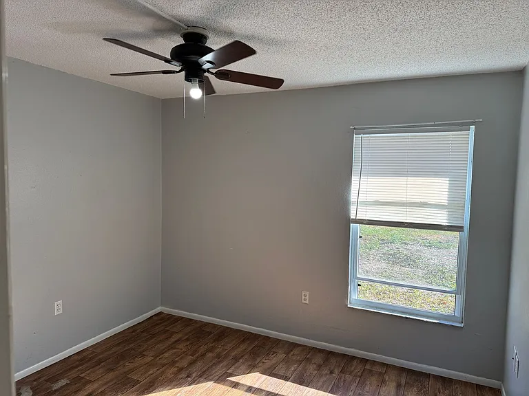 144 Christie Ave — Photo 17