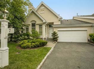 7 Doral Greens Dr W, Rye Brook, NY 10573