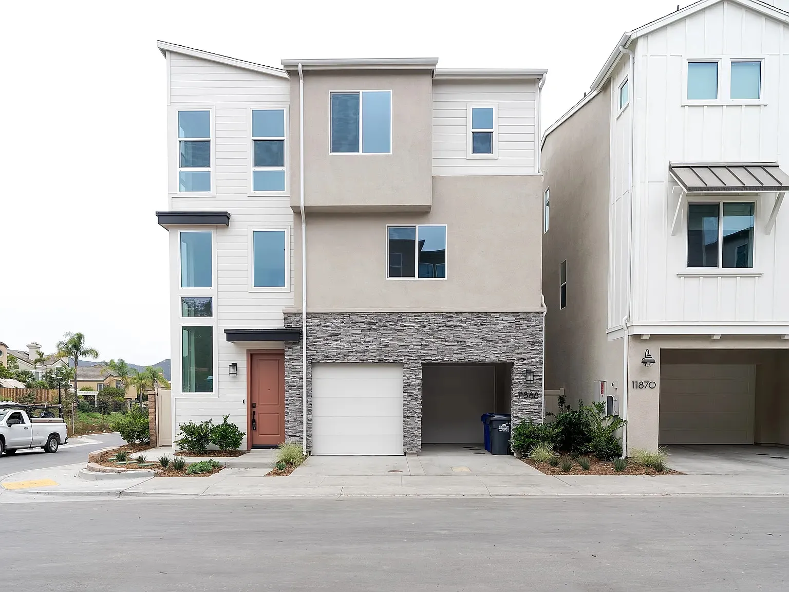 3 bed, 2.5 bath, 2000 sqft, $4,500 — Photo 1