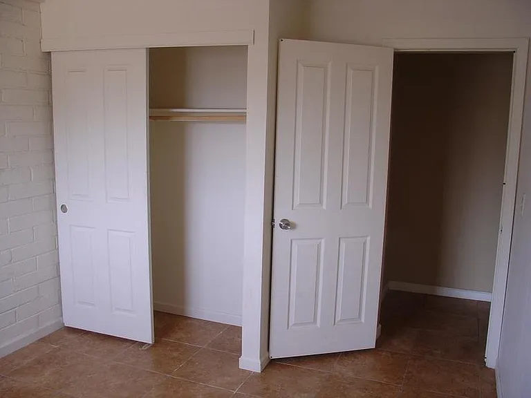1823 W Fairmount Ave — Photo 15