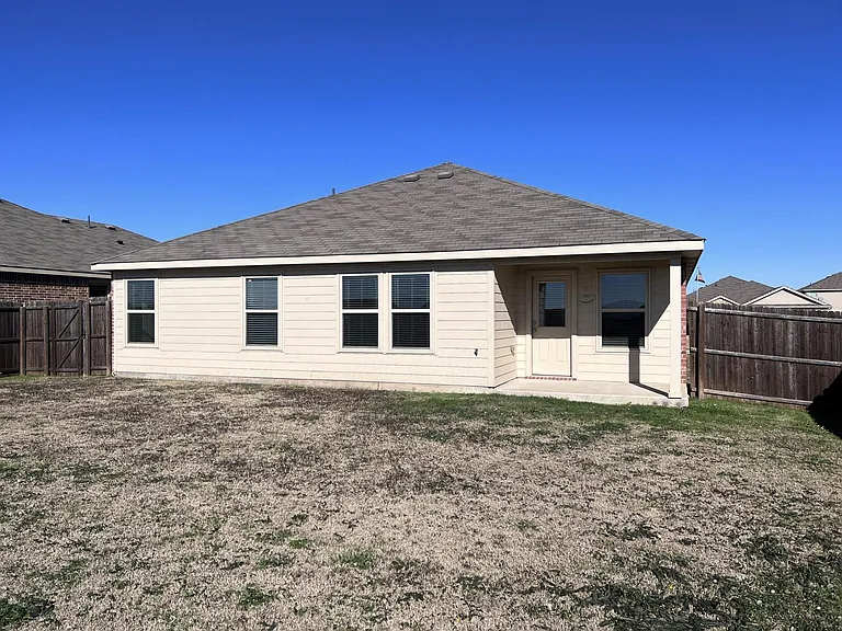 319 Plum Dr — Photo 20